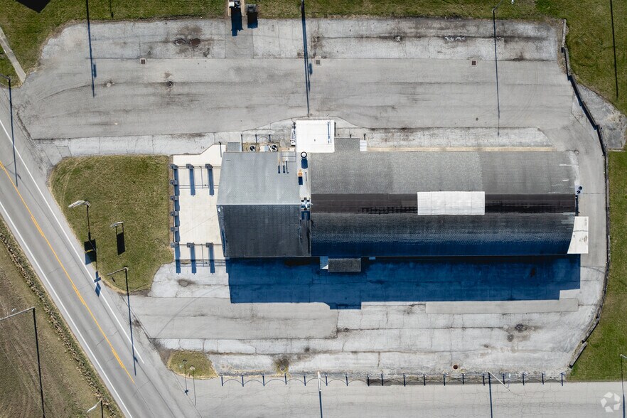 More Photos Of 739 W Main St, Deshler Bowling Alley For Sale