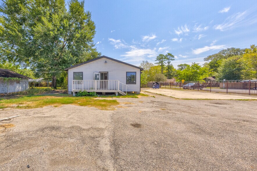 More Photos Of 8002-8004 Homestead, Houston Freestanding For Sale