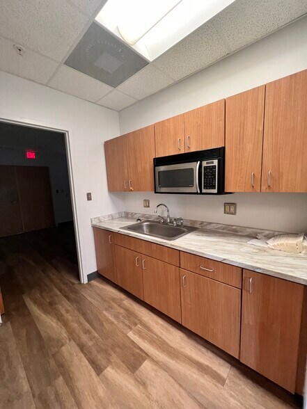 More Photos Of 6457 Hazeltine National Dr, Orlando Warehouse For Sale