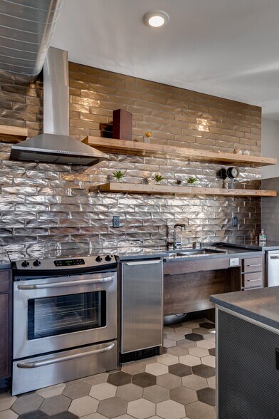 More Photos Of 2410 University Ave W, Saint Paul Apartments For Lease