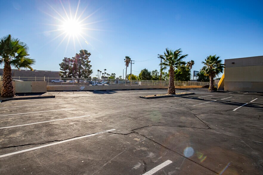 More Photos Of 301 Palmdale Blvd, Palmdale Office For Sale
