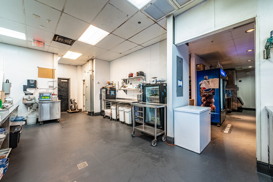 More Photos Of 4757 The Grove Dr, Windermere Storefront Retail Office For Sale