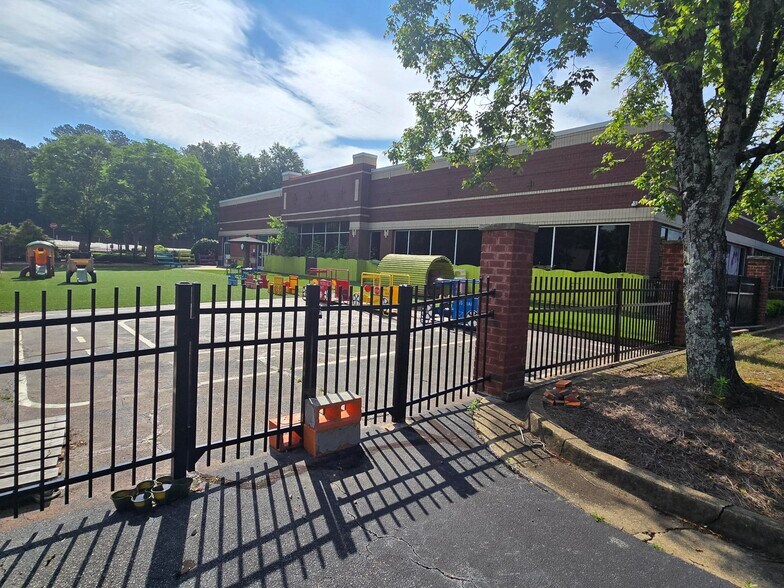 More Photos Of 10700 Abbotts Bridge Rd, Johns Creek General Retail For Lease