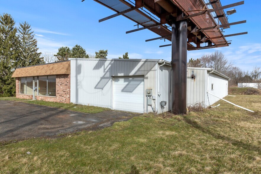 More Photos Of 5091 Lansing Rd, Potterville Freestanding For Sale