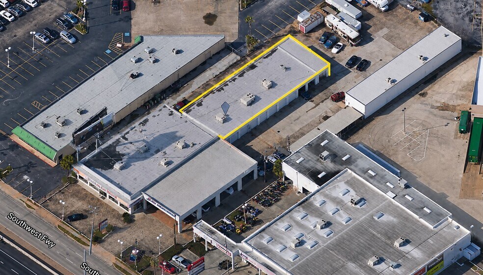 More Photos Of 7300 Southwest Fwy, Houston Freestanding For Lease
