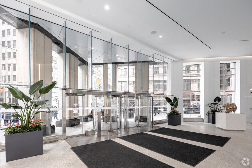 More Photos Of 390 Bay St, Toronto Office For Lease