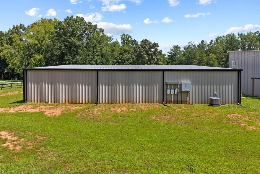 More Photos Of 221 Columbus Dr, Homer Flex For Sale