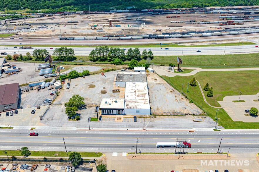 More Photos Of 3230 Southwest Blvd, Tulsa Auto Dealership For Lease