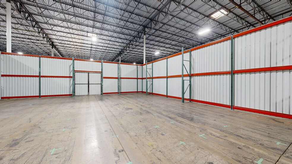 More Photos Of 7250 W 43rd St, Houston Warehouse For Lease