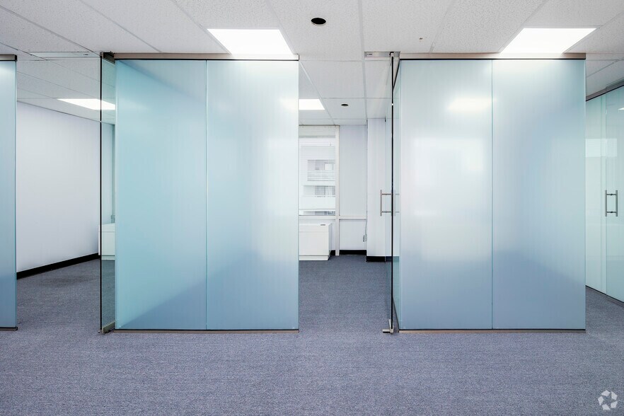 More Photos Of 205 S Whiting St, Alexandria Medical For Lease