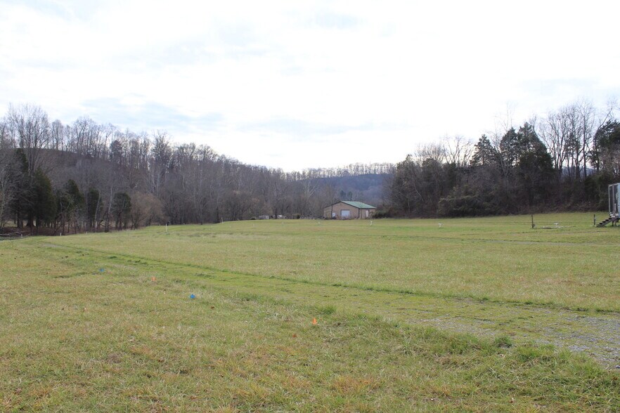 More Photos Of 100 Sportsway Dr, Bristol Trailer Camper Park For Sale