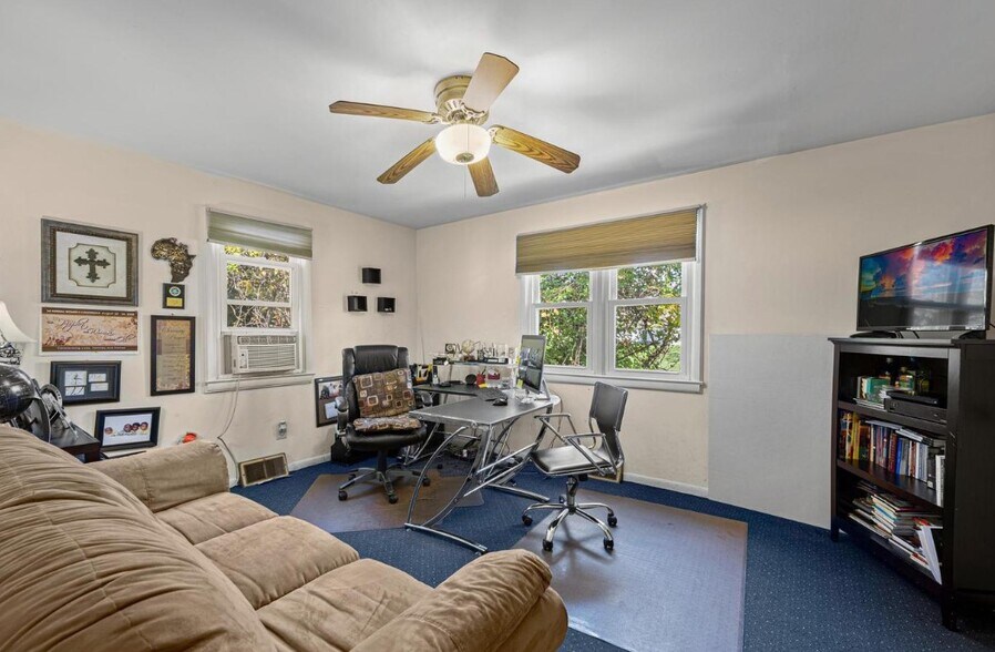 More Photos Of 17604 Washington Grove Ln, Gaithersburg Specialty For Sale