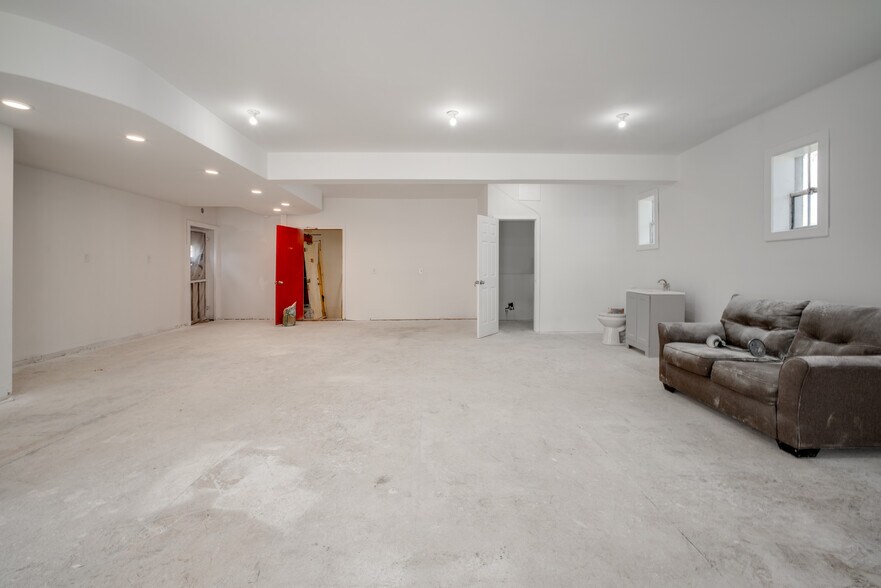 More Photos Of 196 Visger Rd, River Rouge Freestanding For Sale