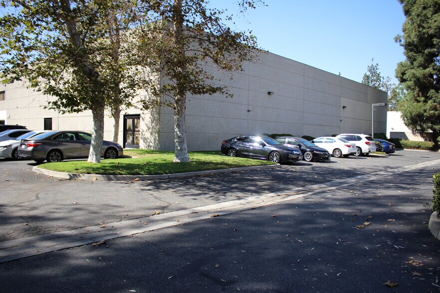 More Photos Of 13013-13017 166th St, Cerritos Warehouse For Lease