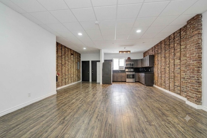 More Photos Of 5224 35th St, Long Island City Light Distribution For Sale