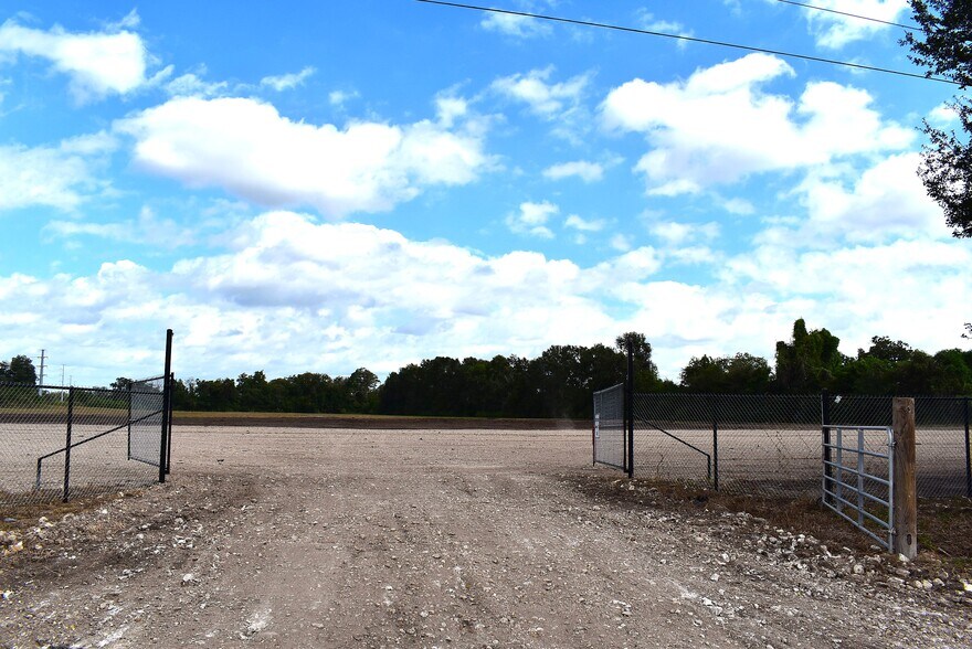 More Photos Of 8911 FM 524 Rd, Sweeny Land For Lease