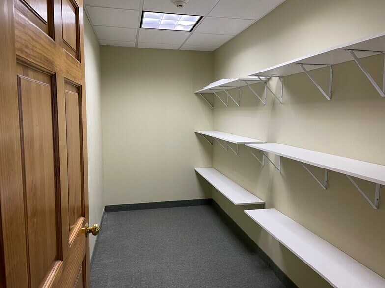 More Photos Of 132 Main St, Southington Bank For Lease