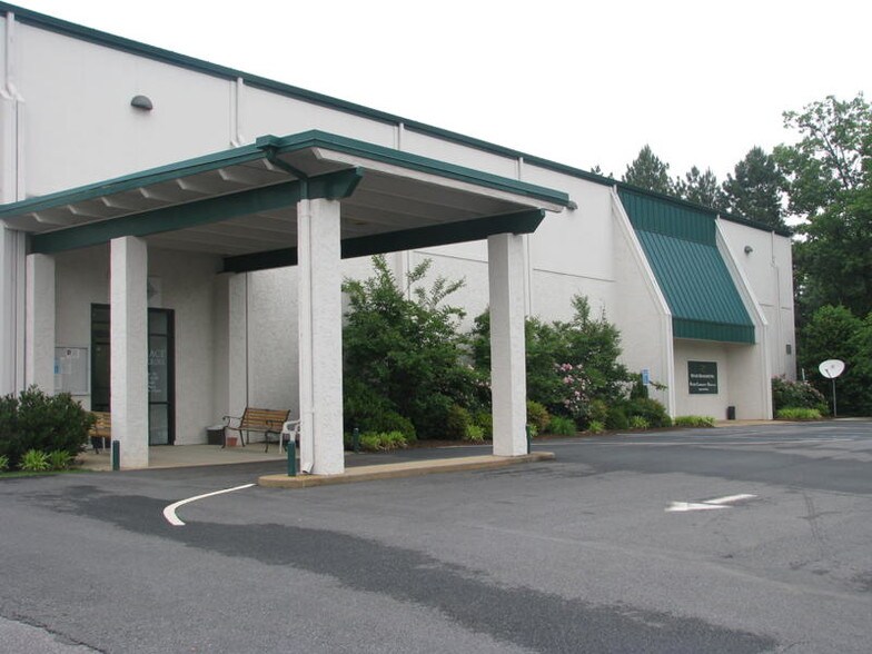 More Photos Of 433 E Commonwealth Blvd, Martinsville Medical For Lease