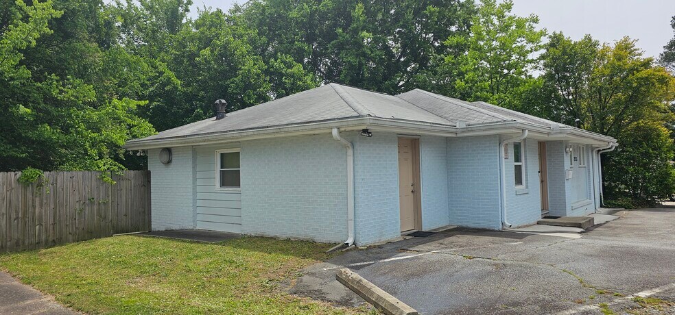 More Photos Of 3223 Shallowford Rd, Atlanta Office For Lease