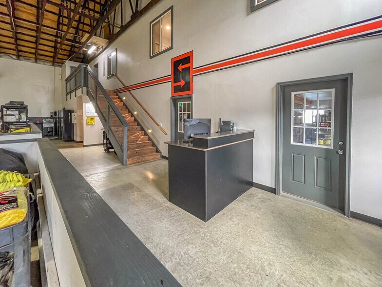 More Photos Of 1625 W Duke Rd, Sutherlin Warehouse For Sale