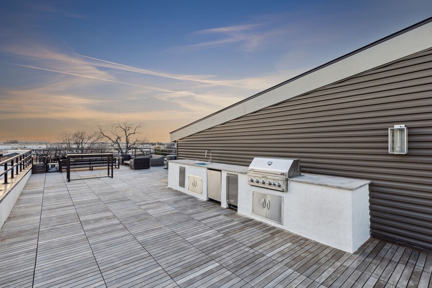 More Photos Of 4763 Algiers St, Dallas Loft Creative Space For Sale