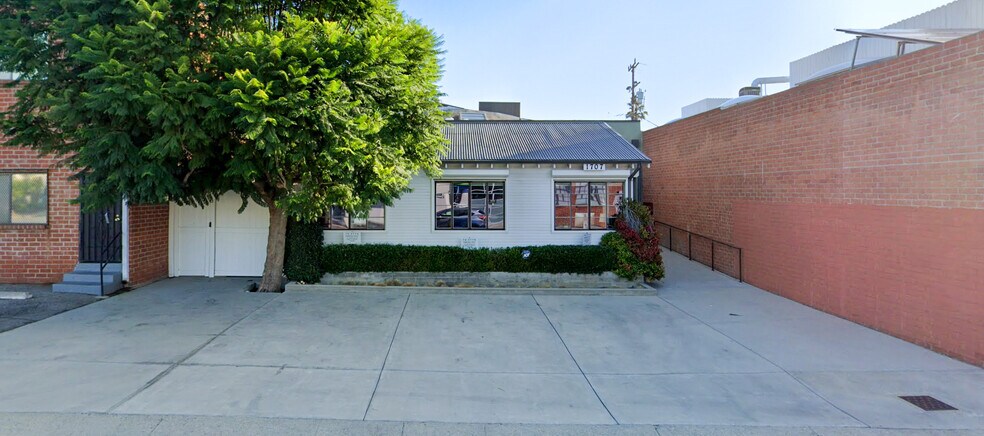 Primary Photo Of 1707 Berkeley St, Santa Monica Service For Lease