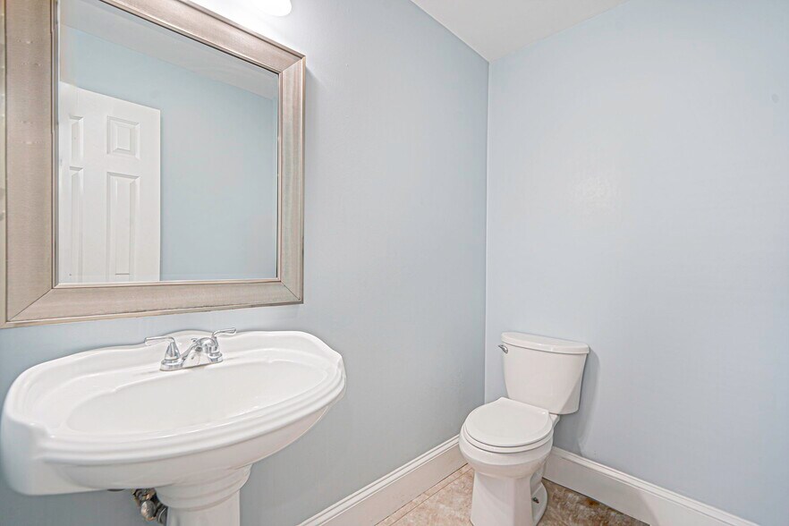 More Photos Of 2983 Long Beach Rd, Oceanside Medical For Sale