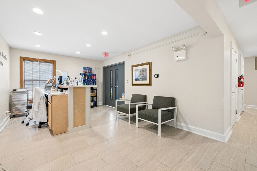 More Photos Of 4215 Kirchoff Rd, Rolling Meadows Office For Sale