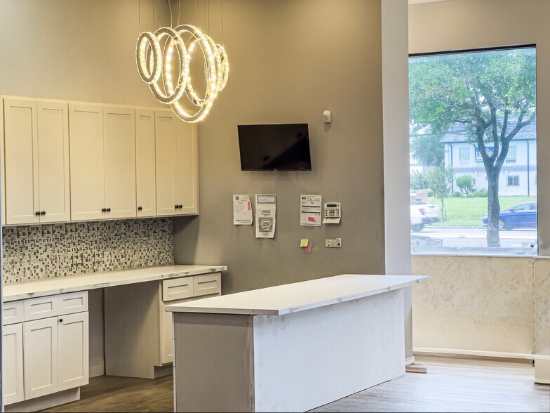 More Photos Of 12838 Murphy Rd, Stafford Showroom For Sale