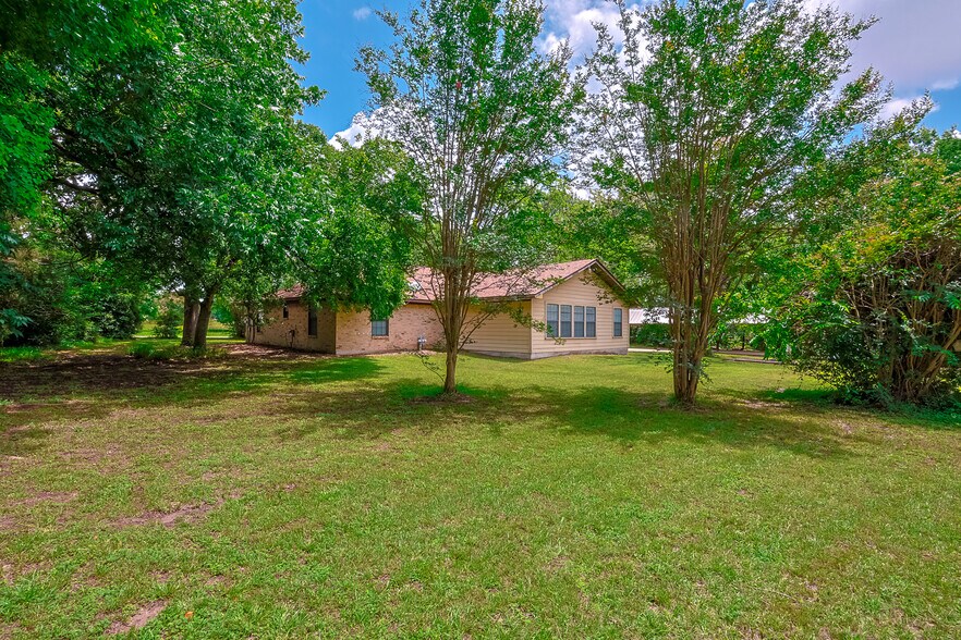 More Photos Of 211 Brantley Ln, Magnolia Apartments For Sale