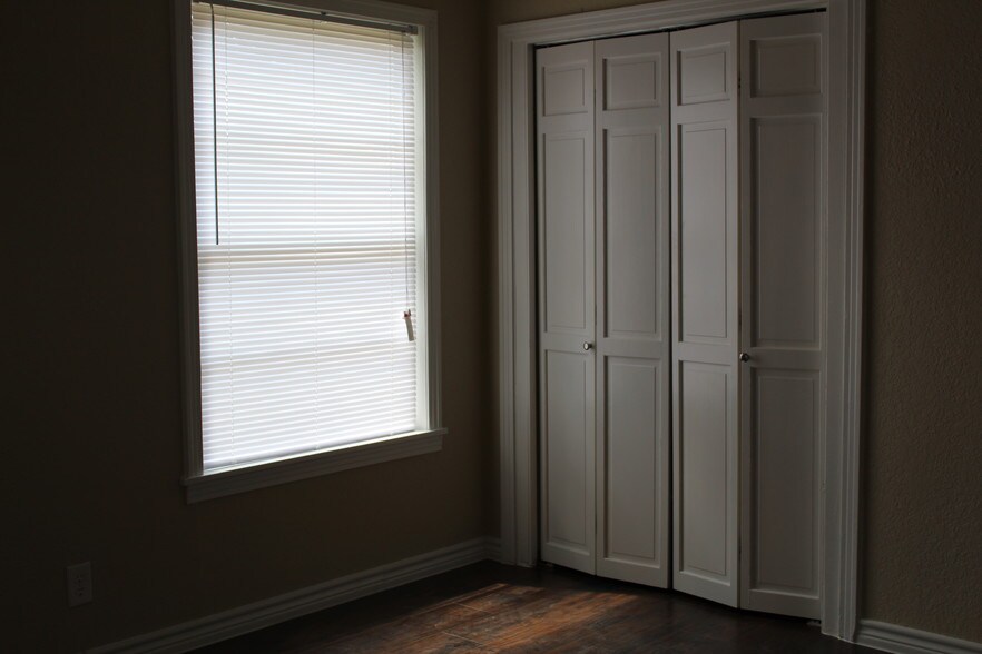 More Photos Of 5605 George Bush Dr, Katy Medical For Lease