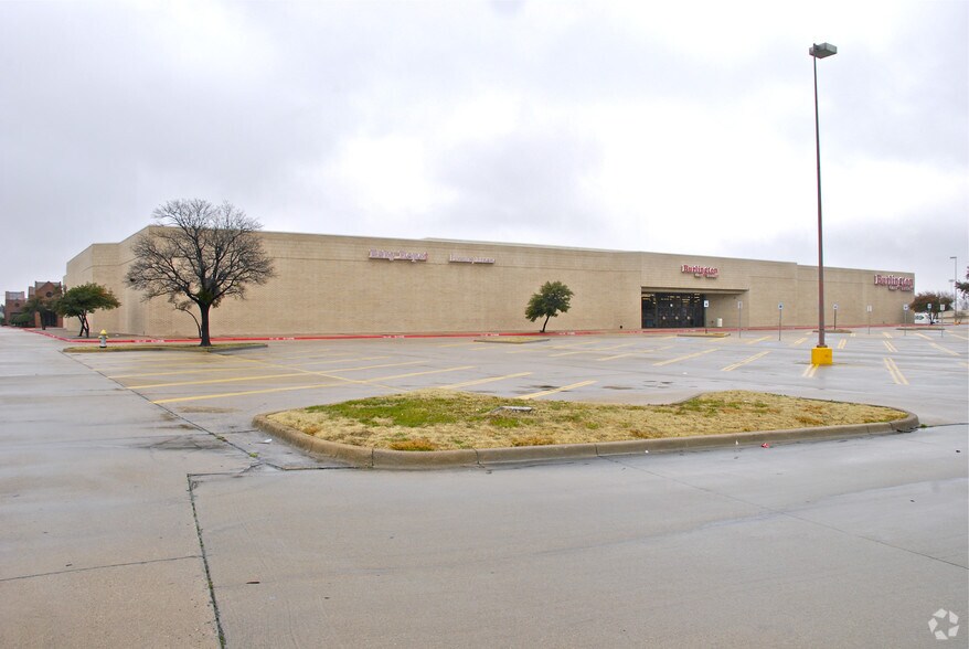 More Photos Of 3303-3309 N Central Expy, Plano Unknown For Lease