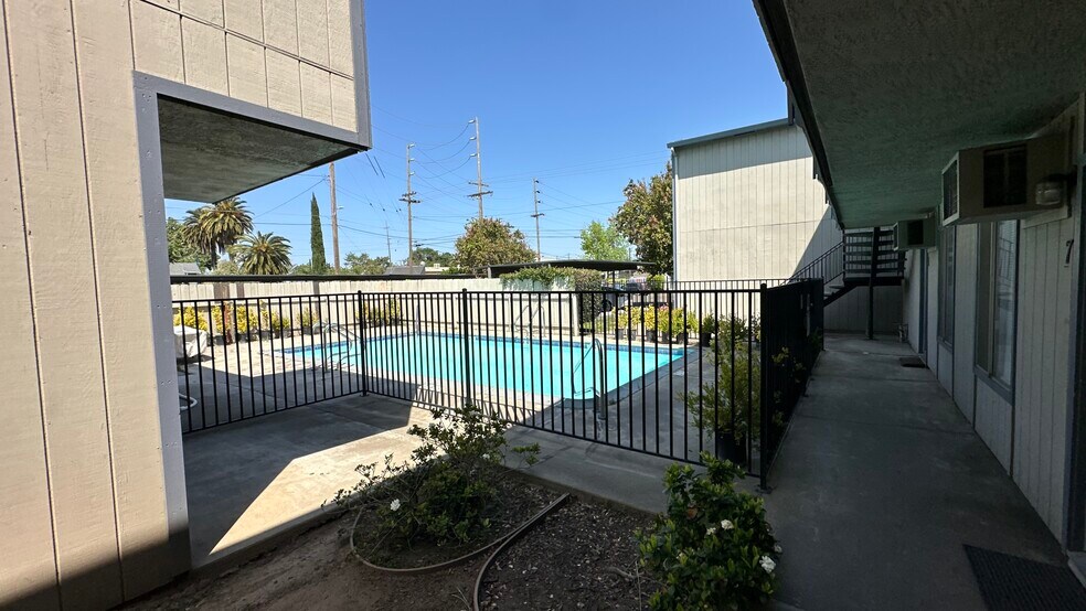 More Photos Of 610 E Pine St, Lodi Apartments For Sale