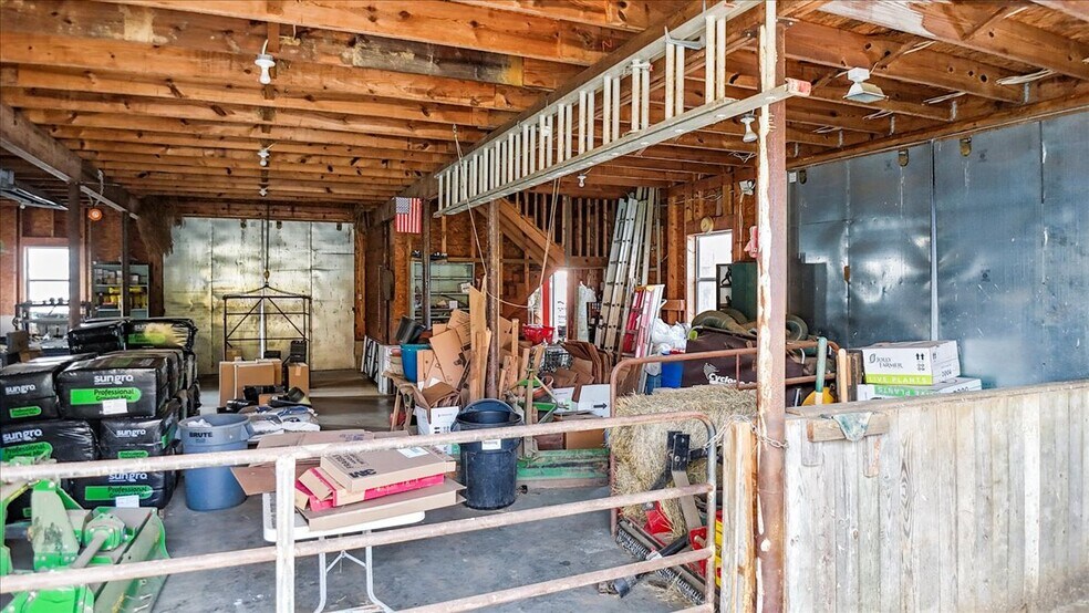 More Photos Of 1356 Coopers Cove Rd, Hardy Specialty For Sale