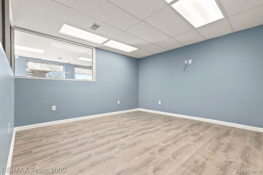 More Photos Of 5153 S Beech Daly St, Dearborn Heights Freestanding For Lease