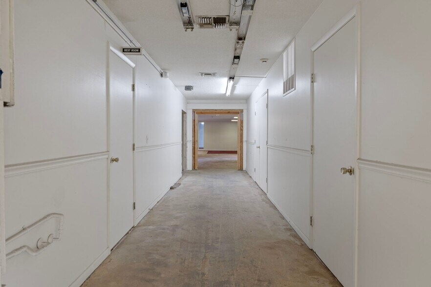 More Photos Of 377 Highway 40 W, Inglis Flex For Lease