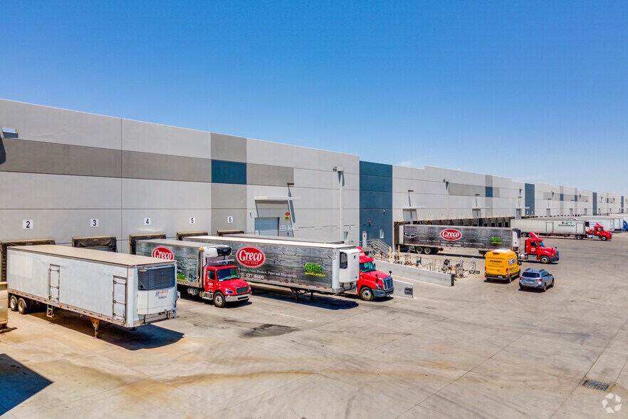 More Photos Of 4450 N 45th Ave, Phoenix Distribution For Lease