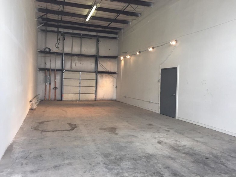 More Photos Of 2531 W 62nd Ct, Denver Warehouse For Lease