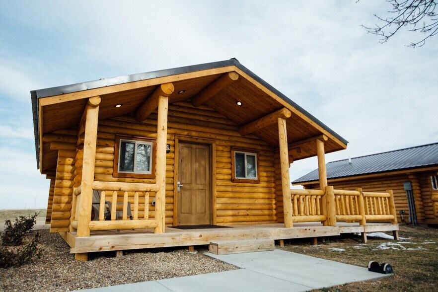 More Photos Of 669 Buffalo Trl, Saco Hotel For Sale