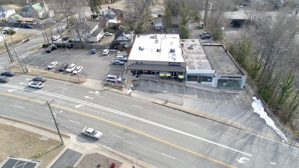 More Photos Of 1607-1609 W Friendly Ave, Greensboro Storefront For Lease