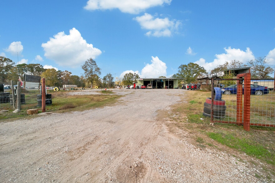 More Photos Of 22725 Lost Lake Dr, New Caney Light Distribution For Sale