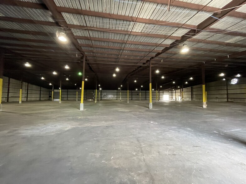More Photos Of 131 N Ennis St, Sylvania Industrial For Lease