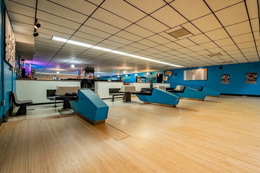 More Photos Of 675 Grant St, Winneconne Bowling Alley For Sale