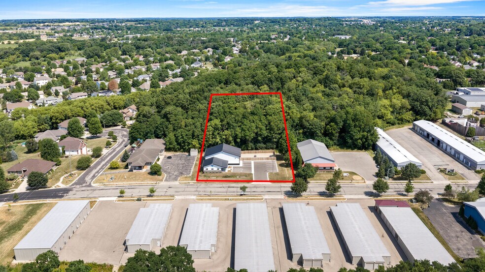 More Photos Of 390 Progress Dr, Cottage Grove Veterinarian Kennel For Sale