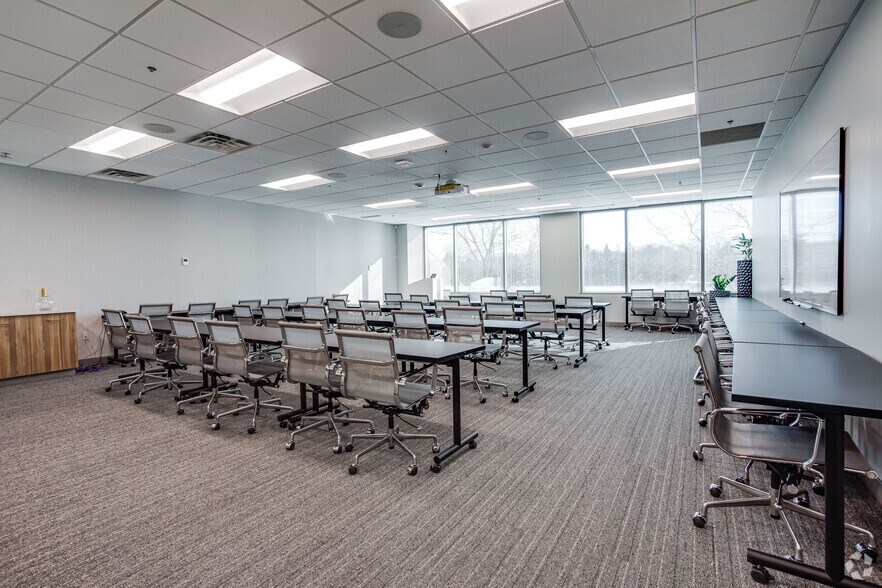 More Photos Of 701 S Xenia Ave, Golden Valley Office For Lease