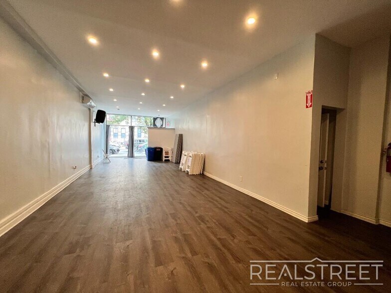More Photos Of 863 Knickerbocker Ave, Brooklyn Apartments For Lease