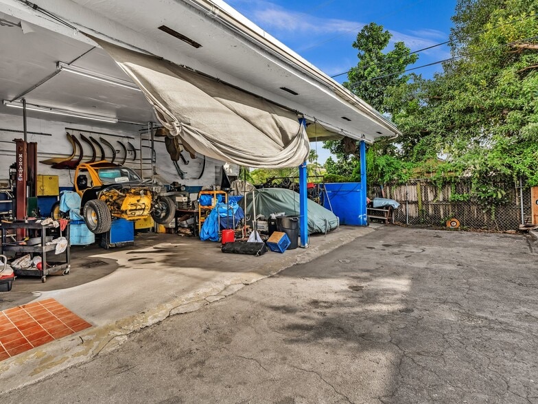 More Photos Of 2112 NW 36th St, Miami Auto Repair For Sale