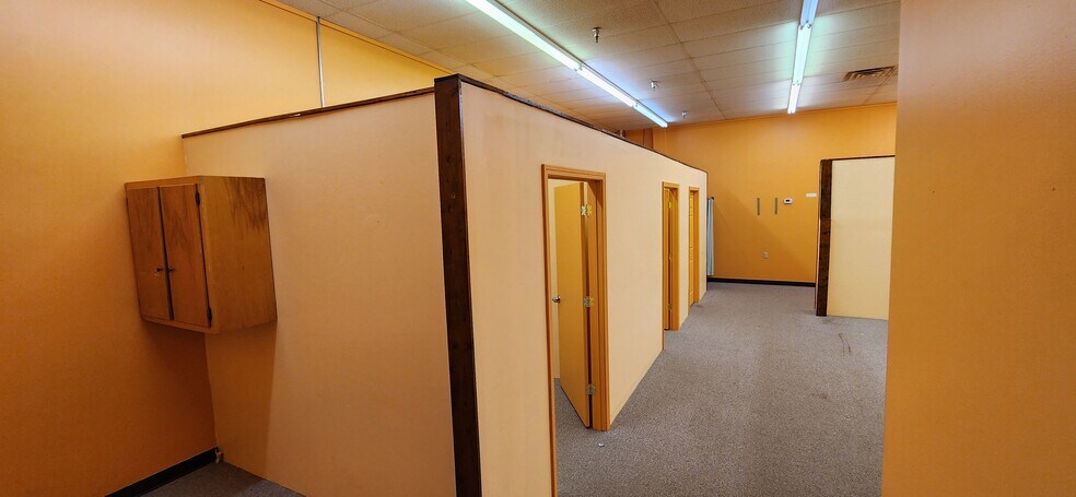 More Photos Of 568 E Main St, Independence Storefront For Lease