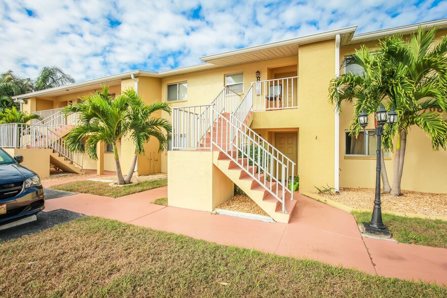 More Photos Of 706 SE 13th Ct, Cape Coral Apartments For Sale