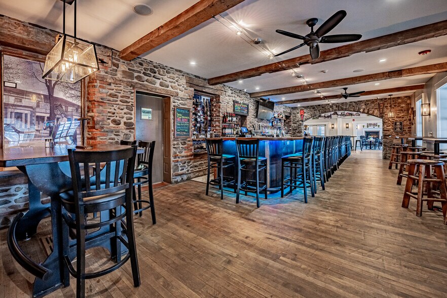 More Photos Of 310 Lake St, Wilson Hotel For Sale